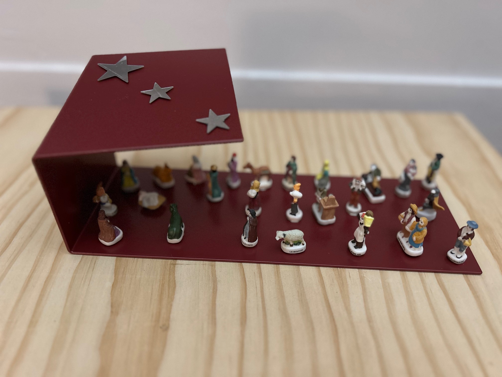 Rouge brique (GM) / Santons Marie-Hélène Mats pour calendrier (Pastorale)