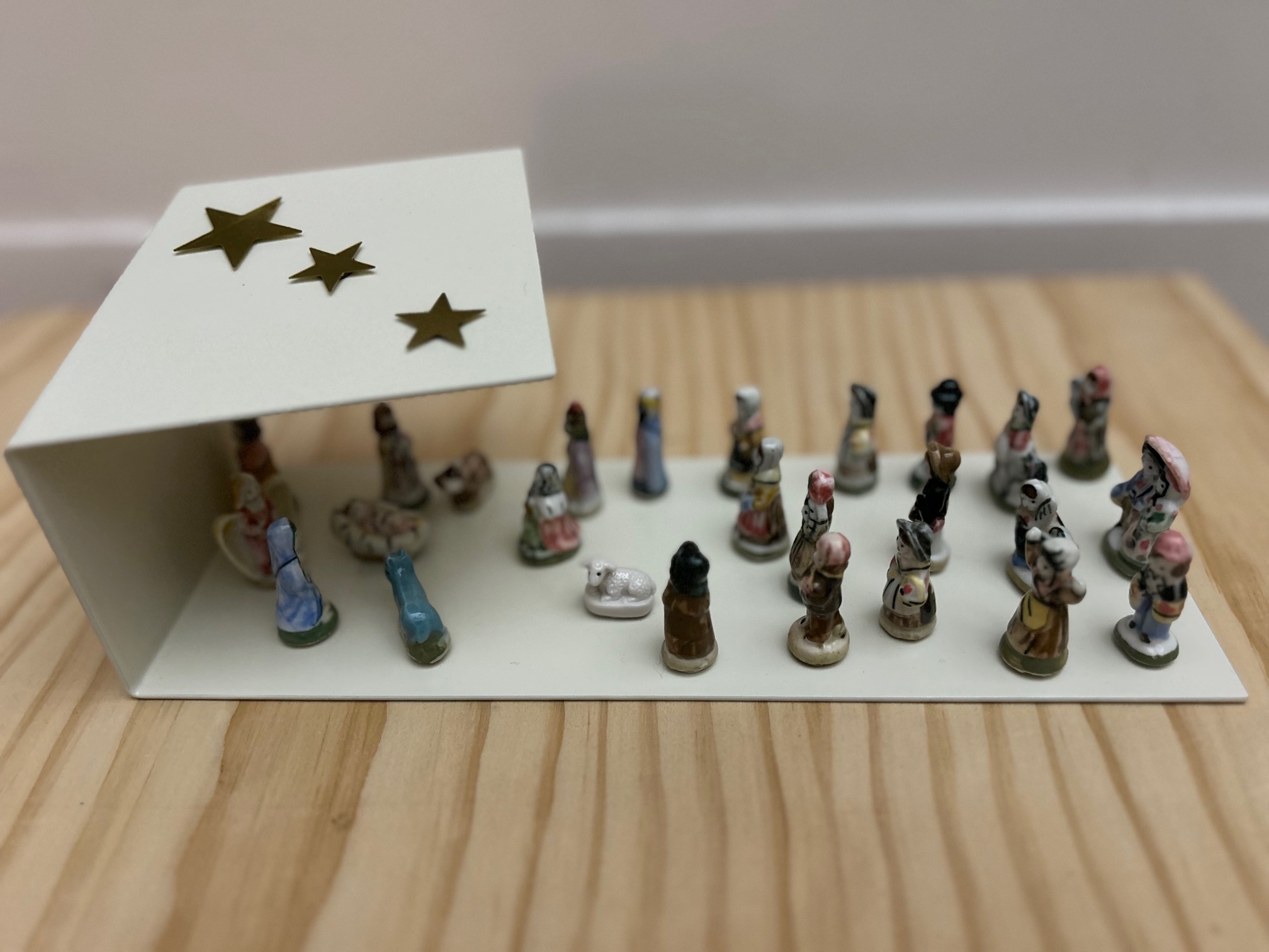 Crème (GM) / 25 Santons Sibylle pour calendrier