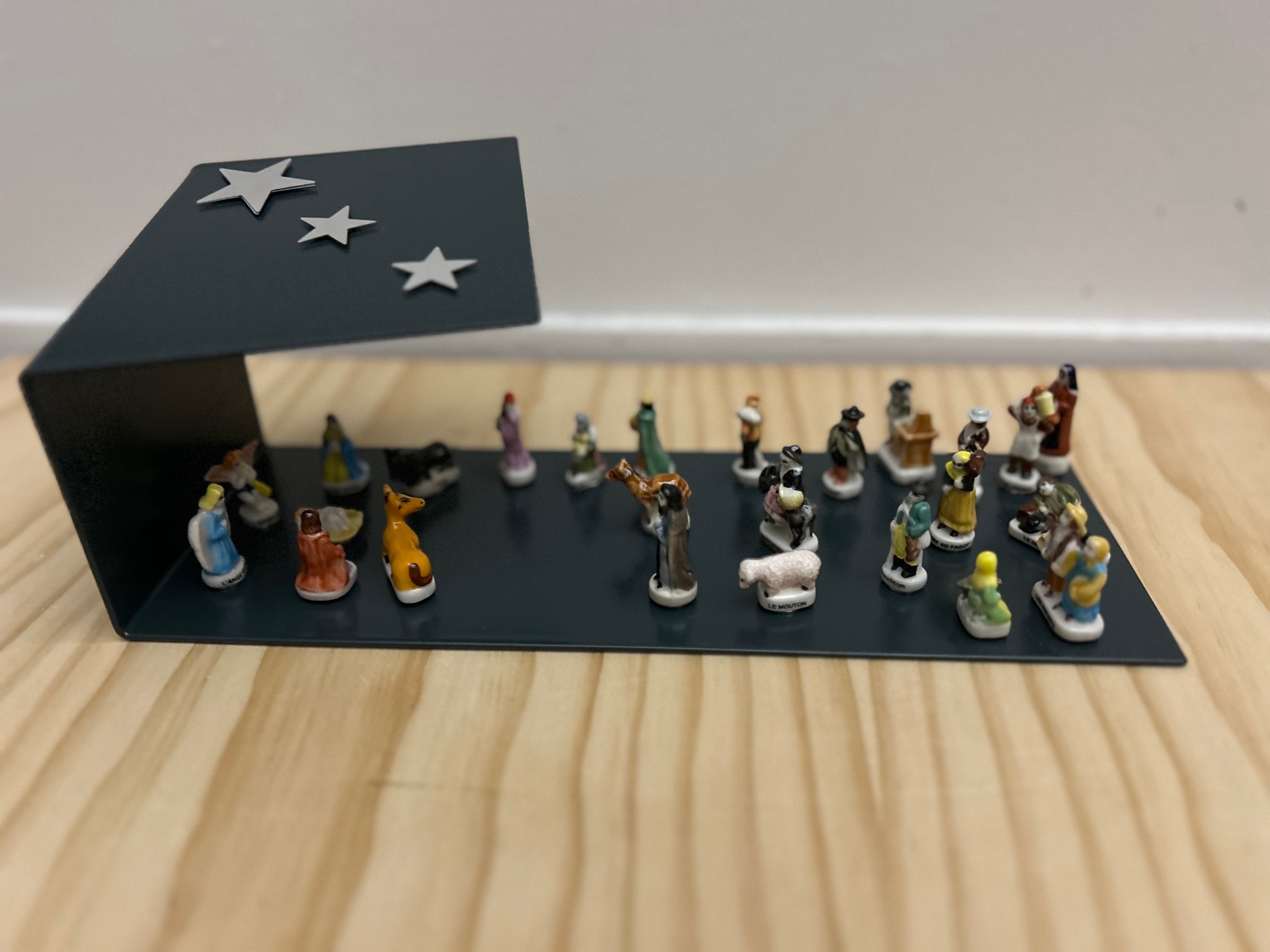 Gris Granit (GM) / Santons Marie-Hélène brillants pour calendrier (Pastorale)